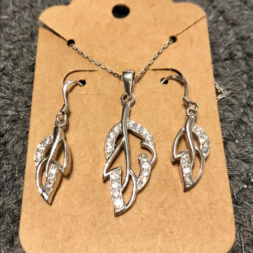 LEAF SHAPED SET